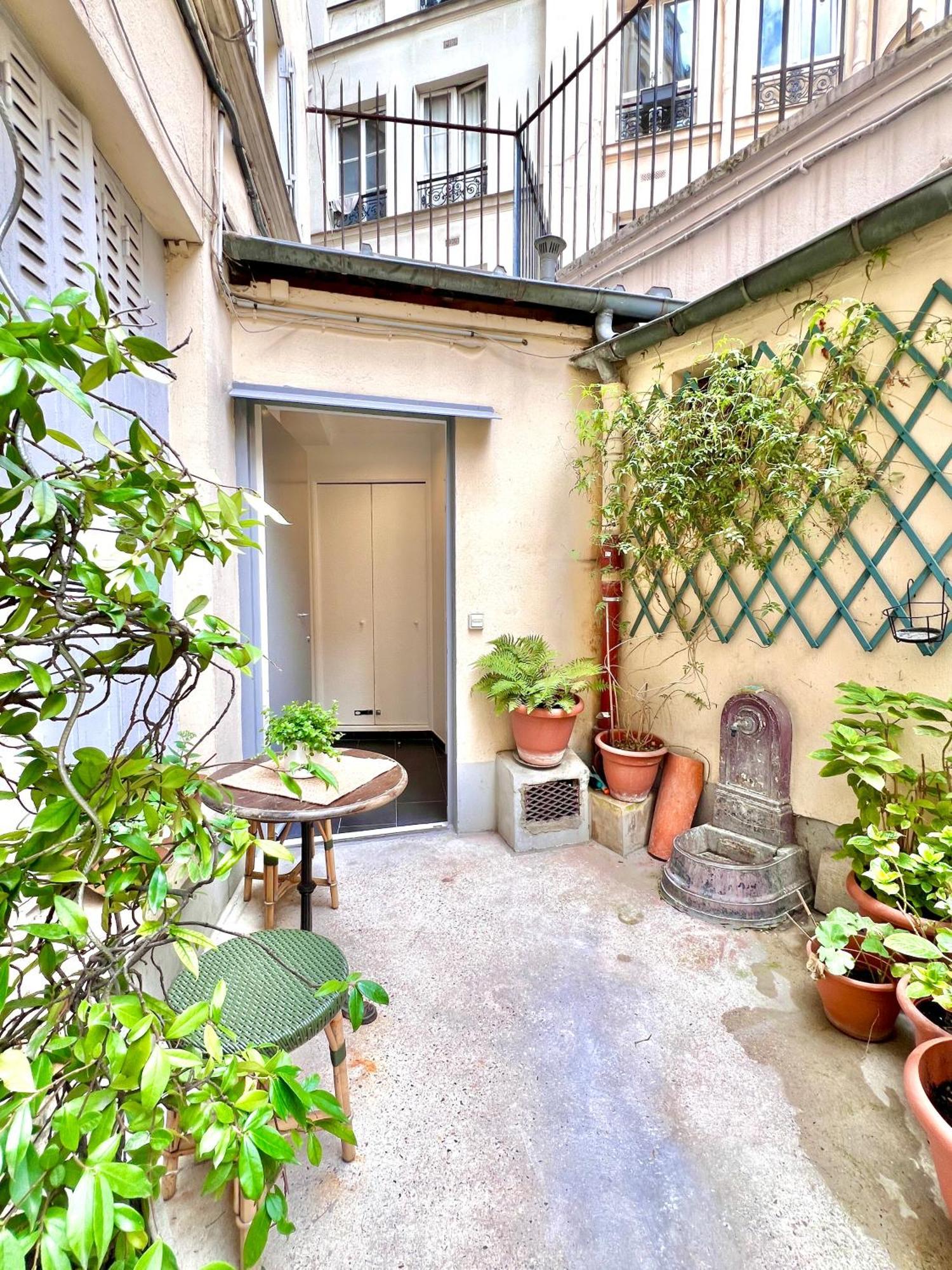 Apartment Canal St Martin Miss Dodu *